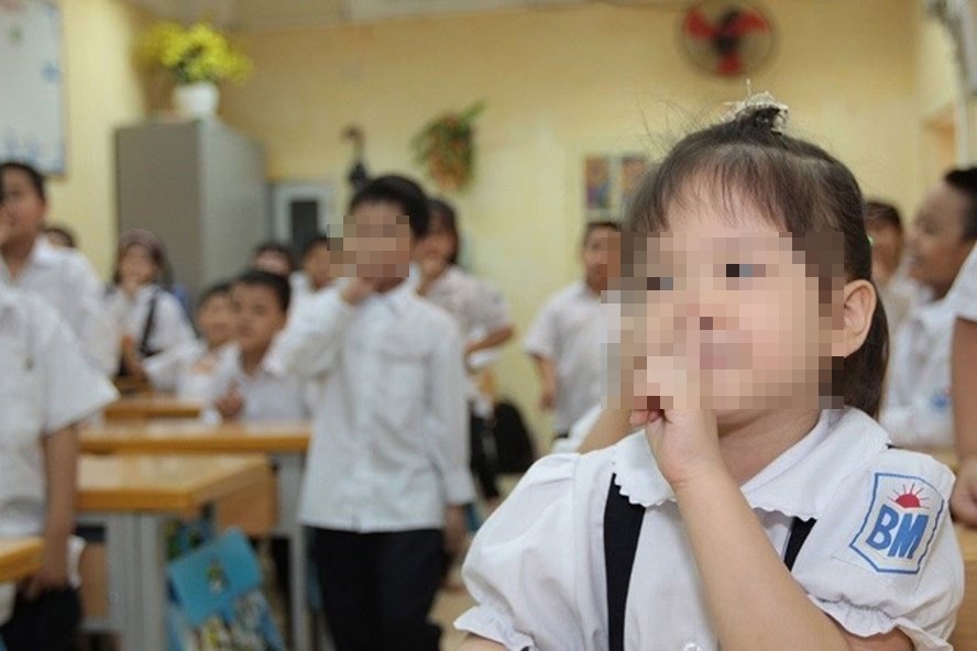 Cần loại bỏ điều kiện hộ khẩu trong việc tuyển sinh đầu cấp. Ảnh: Hải Nguyễn