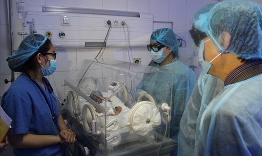 Chăm sóc trẻ sơ sinh tại BV Sản Nhi Bắc Ninh.