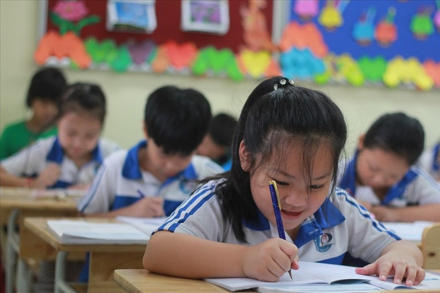 Việc học thêm nên xuất phát từ nhu cầu của học sinh, chứ không nên "ép buộc".  Ảnh minh họa: Trần Vương