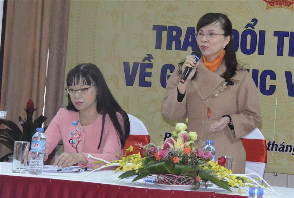 Bà Nguyễn Thị Kim Phụng – Vụ trưởng Vụ Giáo dục Đại học thông tin tại buổi họp. Ảnh: Huyên Nguyễn