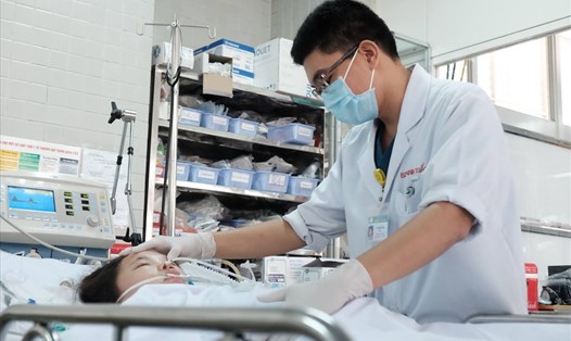 Chị Nhung đang được điều trị tích cực tại Bệnh viện Chợ Rẫy với chi phí rất cao (ảnh K.Q)
