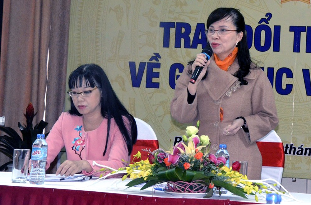 Bà Nguyễn Thị Kim Phụng - Vụ trưởng Vụ Giáo dục Đại học - thông tin tại buổi họp.
Ảnh: H.Nguyễn 