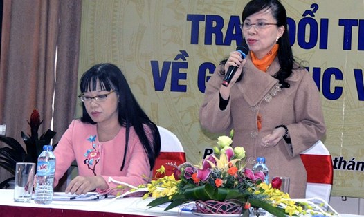 Bà Nguyễn Thị Kim Phụng - Vụ trưởng Vụ Giáo dục Đại học - thông tin tại buổi họp.
Ảnh: H.Nguyễn 