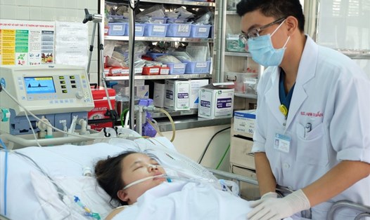 Hiện chị Võ Thị Tuyết Nhung đang được điều trị tích cực tại hoa Hồi sức cấp cứu Bệnh viện Chợ Rẫy. 