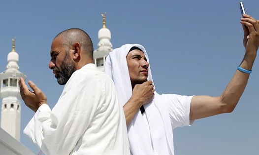 Chụp ảnh "tự sướng" bị cấm tại hai thánh đường linh thiêng của người Hồi giáo ở Saudi Arabia. Ảnh: Reuters