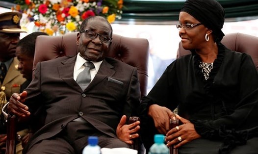 Vợ chồng cựu Tổng thống Zimbabwe Robert Mugabe. Ảnh: Reuters