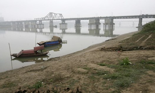 Cầu Long Biên - nơi phát hiện quả bom.
