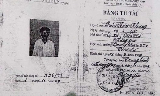 Bằng tốt nghiệp THPT được xác định là không hợp pháp nhưng Trần Văn Khang vẫn giữ là công chức địa phương. 