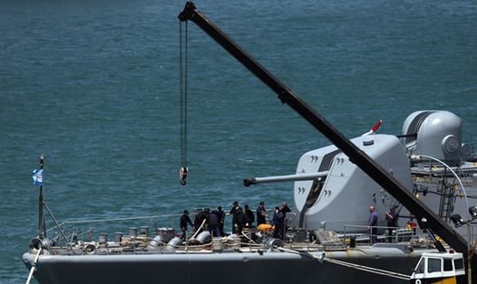Khu trục hạm của Argentina đang tham gia tìm kiếm tàu ngầm mất tích. Ảnh: Reuters
