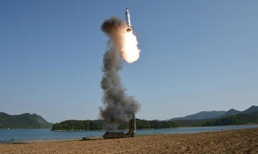 Một vụ phóng tên lửa của Triều Tiên. Ảnh: CNN