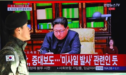 Nhà lãnh đạo Triều Tiên ra lệnh vụ phóng tên lửa ngày 29.11. Ảnh: EPA