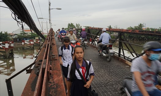 Cầu Long Kiểng (huyện Nhà Bè) hiện xuống cấp nghiêm trọng.  Ảnh: M.Q