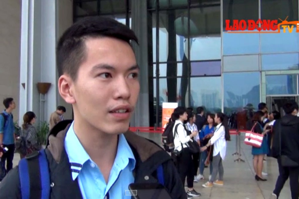 Nguyễn Cao Khánh - Sinh viên Học viện Ngoại giao, một trong 3.000 sinh viên đến tham dự cuộc trò chuyện với tỉ phú Jack Ma.