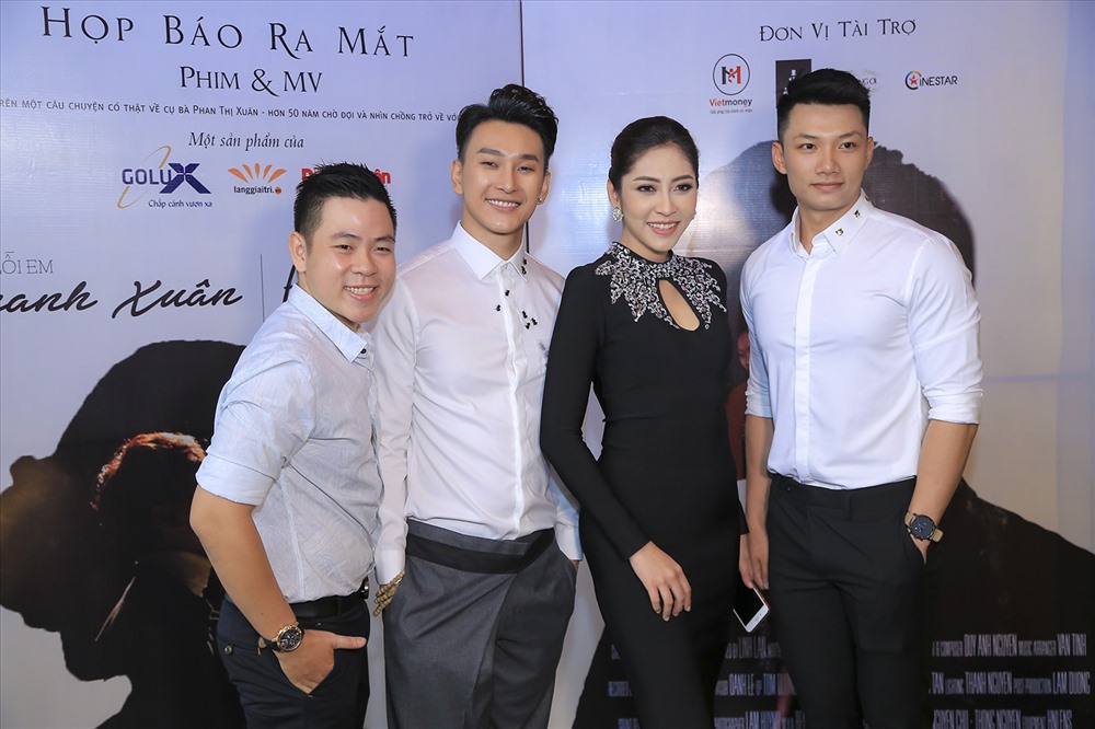HH Đại dương 2014  Đặng Thu Thảo tươi tắn đến chia vui cùng Hoàng Kỳ Nam. Ảnh: T.L