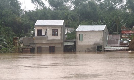 Hàng nghìn ngôi nhà tại huyện Đại Lộc, Quảng Nam ngập sâu trong nước từ hơn 1 mét. Ảnh: LP