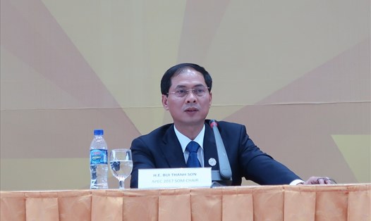 Thứ trưởng Ngoại giao Bùi Thanh Sơn tại cuộc họp báo chiều 7.11. Ảnh: Vân Anh