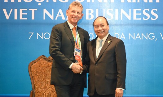 Thủ tướng Nguyễn Xuân Phúc tiếp ông Liam Mallon, Chủ tịch Công ty Exxon Mobil. Ảnh: VGP
