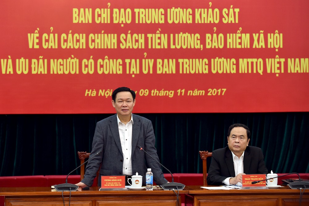 Phó Thủ tướng Vương Đình Huệ - Trưởng Ban chỉ đạo Nhà nước về cải cách chính sách tiền lương, bảo hiểm xã hội và ưu đãi người có công chủ trì buổi làm việc. Ảnh: PV