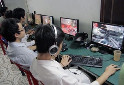 Dành quá nhiều thời gian để "cày" game khiến không ít sinh viên bê trễ học hành, có kết quả học tập kém. (Ảnh minh họa: Nguồn Dân Trí)