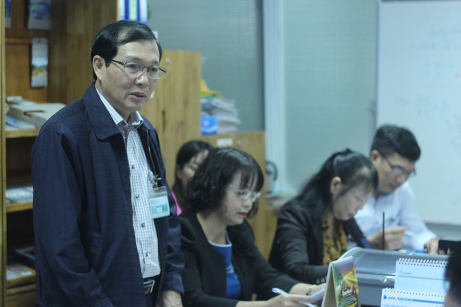 Ông Phạm Hữu Thư - Chủ tịch LĐLĐ TP.Hải Phòng - phát biểu tại buổi làm việc với CĐ Cty ISC.Ảnh: T.V