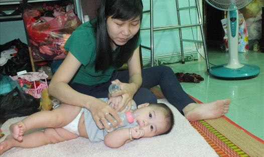 Chị Võ Thị Nhung 26 tuổi (hiện đang là Phó Chủ tịch Hội Phụ nữ phường Thạnh Xuân, quận 12, TPHCM) thời điểm sinh con không được hưởng chế độ thai sản