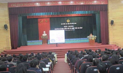 Toàn cảnh hội nghị về bình đẳng giới và phòng chống bạo lực trên cơ sở giới do LĐLĐ tỉnh Bắc Giang tổ chức.