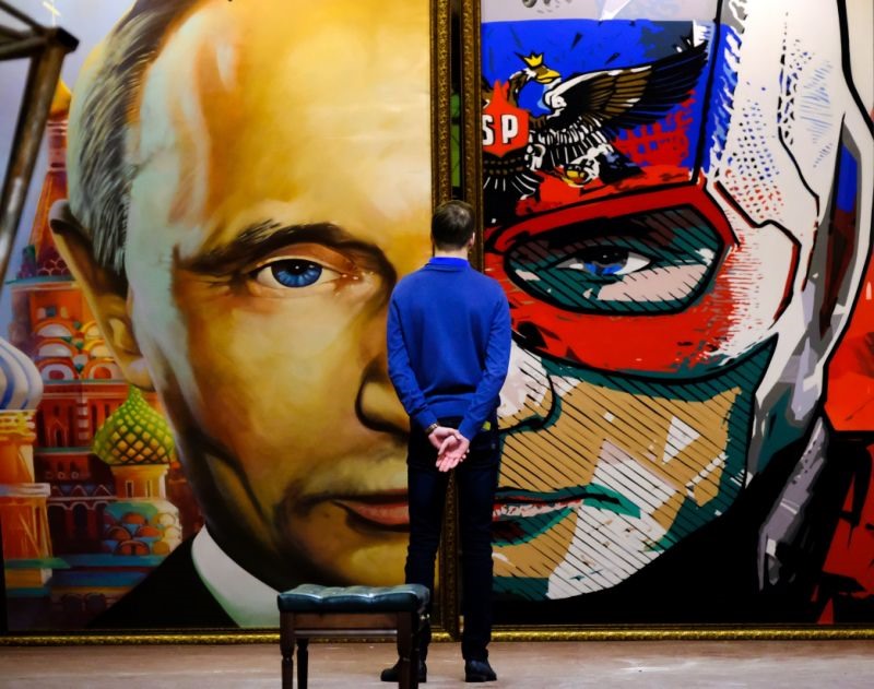 Một bức ảnh Tổng thống Nga Vladimir Putin trong triển lãm. Ảnh: Getty Images