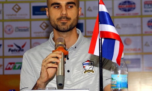 HLV Julian Marin Bazalo cho biết U21 Thái Lan là những cầu thủ đang được đăng kí thi đấu tại Thai League. Ảnh: Đ.T