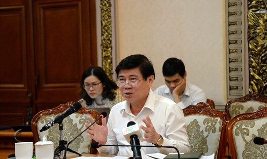 Chủ tịch UBND TPHCM Nguyễn Thành Phong tại cuộc họp chiều 11.12.  Ảnh: M.Q