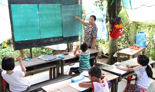 Lớp học miễn phí của cô Thanh đã giúp nhiều thế hệ học trò vững bước vào đời. Ảnh: LAM PHƯƠNG