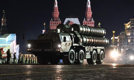 Hệ thống phòng thủ tên lửa S-400 trong cuộc diễu binh tại Quảng trường Đỏ, Mátxcơva. Ảnh: AFP