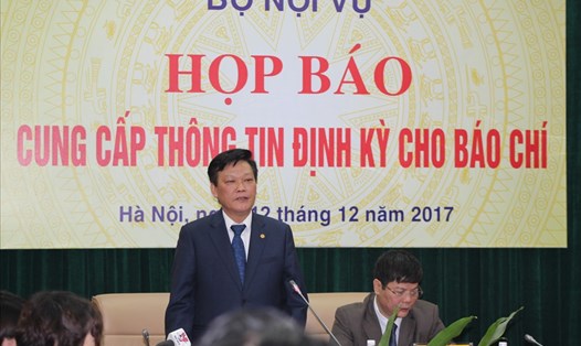 Thứ trưởng Bộ Nội vụ Nguyễn Duy Thăng (đứng bên phải) tại buổi họp báo. Ảnh CN