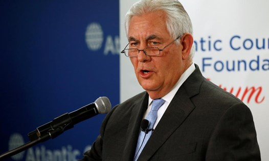 Ngoại trưởng Mỹ Rex Tillerson phát biểu tại Hội đồng Đại Tây Dương. Ảnh: Reuters