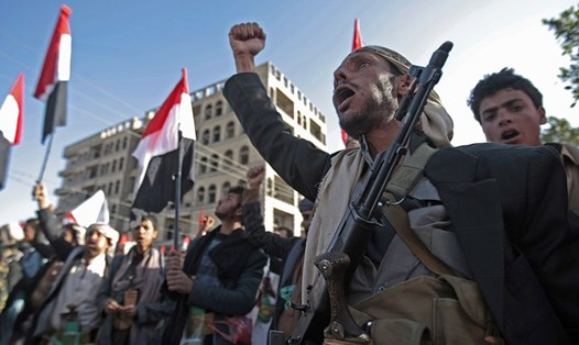 Biểu tình ở Sanaa sau cái chết của cựu Tổng thống Ali Abdullah Saleh. Ảnh: AP