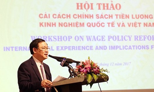 Phó Thủ tướng Vương Đình Huệ phát biểu tại hội thảo. Ảnh: T.CHUNG