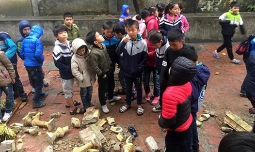 Vụ sập trường tại trường tiểu học Văn Môn khiến 16 học sinh bị thương.