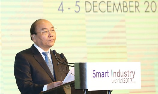 Thủ tướng Nguyễn Xuân Phúc phát biểu tại Hội thảo - Triển lãm quốc tế 
“Phát triển công nghiệp thông minh 2017”. Ảnh: PV
