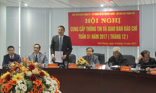 Ông Lưu Văn Quảng – Tổng Giám đốc Tổng Cty Bảo đảm an toàn hàng hải miền Bắc thông tin tại buổi giao ban báo chí. Ảnh Trần Vương