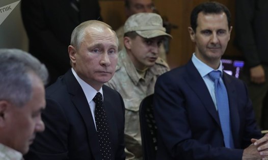 Tổng thống Vladimir Putin gặp Tổng thống Bashar al-Assad trong chuyến thăm Syria hôm 11.112. Ảnh: Sputnik