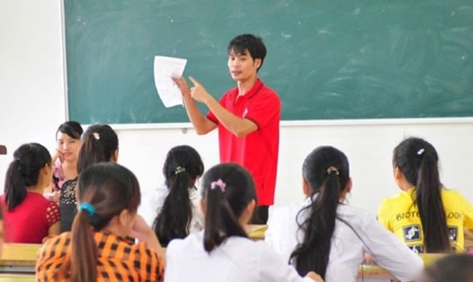 Thí sinh phải vất vả vượt qua kỳ thi THPT Quốc gia để giành suất vào một trường đại học chính quy. Ảnh: Hải Nguyễn