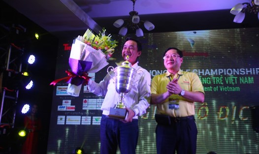 Golfer Lê Hùng Nam lần đầu vô địch giải Golf Tiền Phong Championship 2017. ẢNh: Đ.H