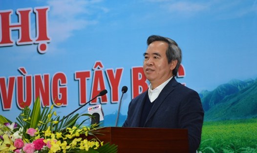 Đồng chí Nguyễn Văn Bình - Ủy viên Bộ Chính trị, Bí thư Trung ương Đảng, Trưởng Ban Kinh tế Trung ương, Trưởng BCĐ Tây Bắc phát biểu tại Hội nghị.