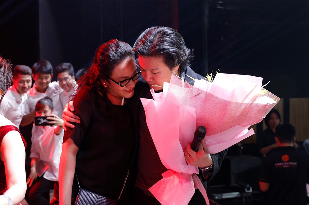 Giây phút xúc động của Thanh Bùi. Ảnh: T.L