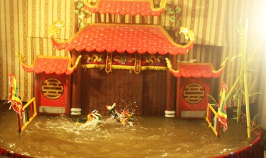 Mô hình sân khấu múa rối nước của Phan Thanh Liêm.
