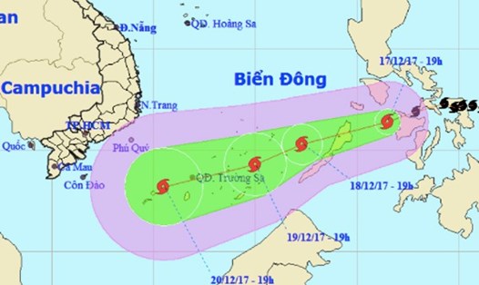 Trong trưa, chiều nay, bão Kai-Tak sẽ vào biển Đông, trở thành cơn bão số 15. Ảnh: NCHMF