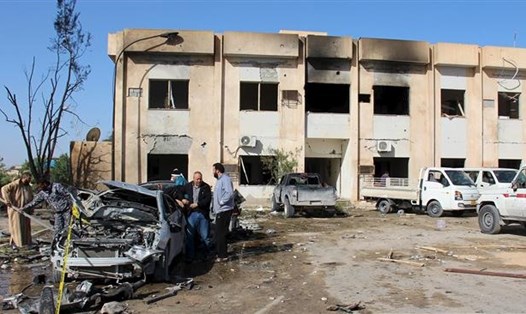 Hiện trường một vụ đánh bom ở Misrata, Libya. Ảnh: P.T.V