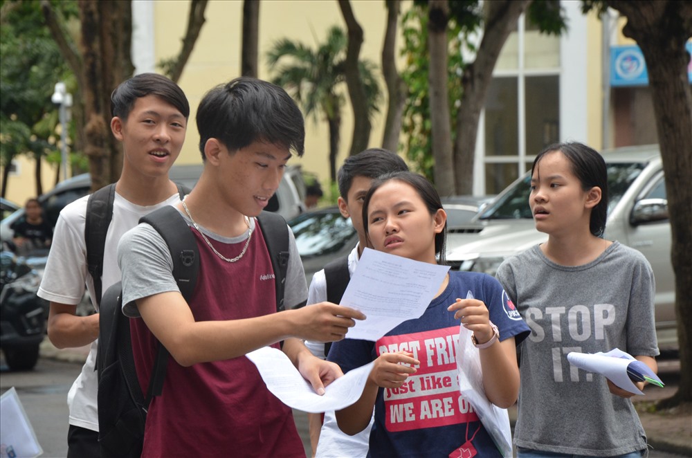 Theo đại diện Bộ GDĐT, hướng giải quyết vẫn phải đảm bảo nguyên tắc cơ bản, THCS là cấp phổ cập nên không thi tuyển vào, đảm bảo quyền lợi được học ngay trên địa bàn cho tất cả học sinh đúng tuyến. Ảnh minh hoạ: Huyên Nguyễn