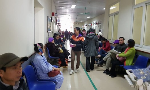 Bệnh nhân chờ đợi được xạ trị tại BV K Trung ương - cơ sở Tân Triều ngày 18.12