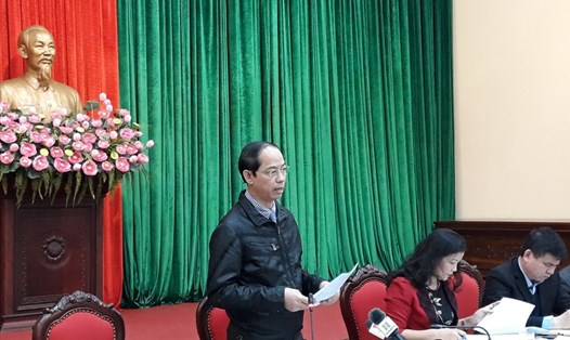 Ông Nguyễn Đắc Lộc trả lời báo chí. Ảnh: TN