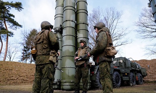 Tiểu đoàn tên lửa phòng không Triumph S-400 nhận nhiệm vụ bảo vệ không phận Mátxcơva. Ảnh: TASS